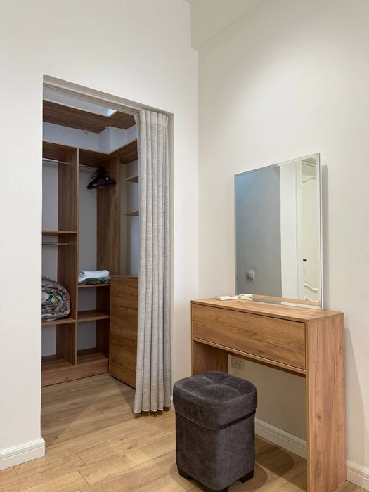 Новостройка,  2 комнатная квартира -Орентир Клиника Федорович/ А Темур