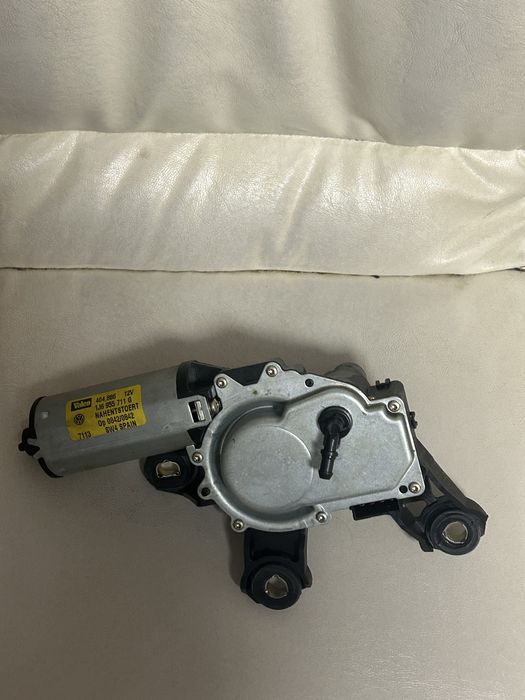 Морорче за задна чистачка Golf 4,Bora,Passat b5,Leon