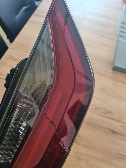 Задни стопове ляв и десен