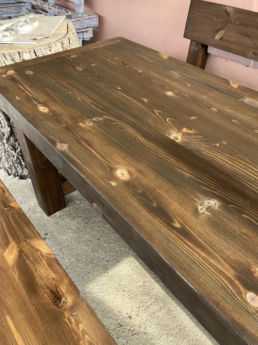 Маса и пейки от масив