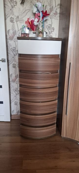 продам спальный гарнитур. Без кровати