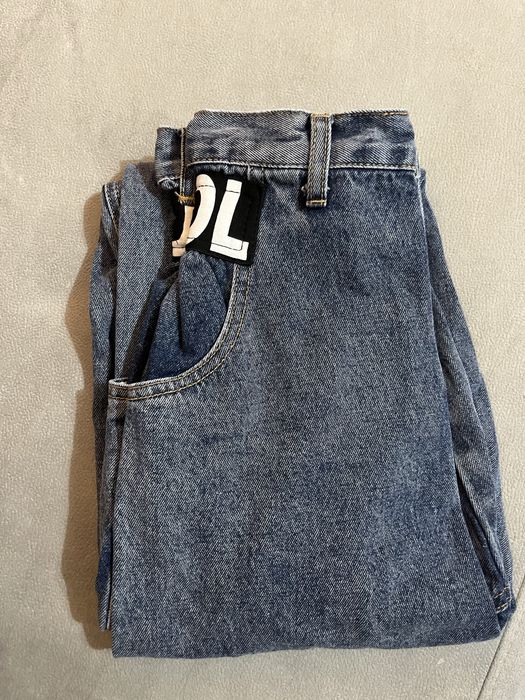 тъмно сини дънки