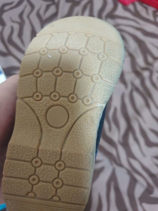 Продам обувь детскую