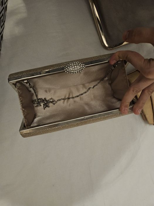 Лот от 4 чанти клъч без никакви следи от употреба