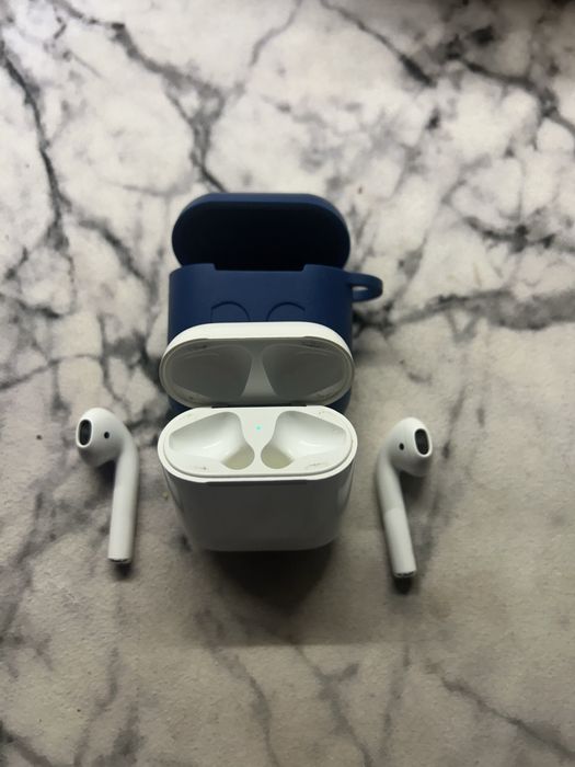 AirPods 2 с чехлом
