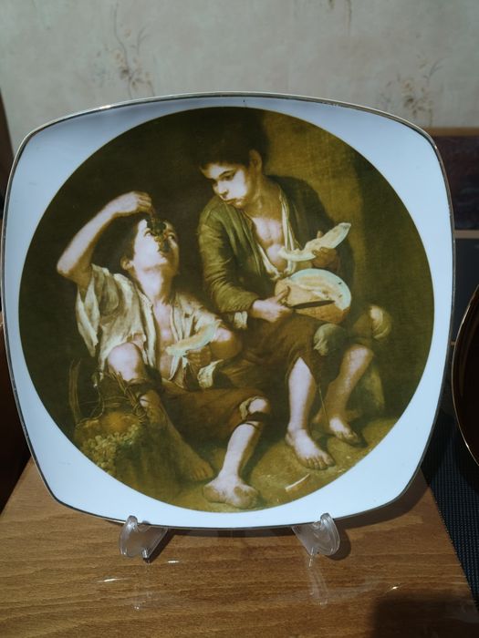 Интерьерные тарелки очень красивые, большие. Состояние новое.