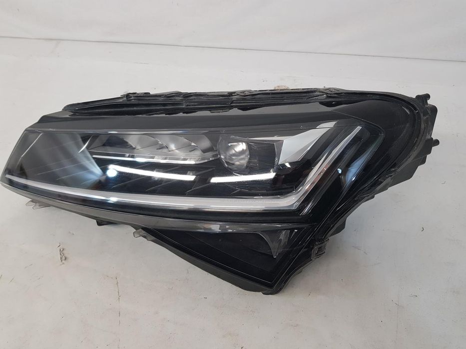 Far stanga full led Skoda Superb 3 facelift dupa 2020