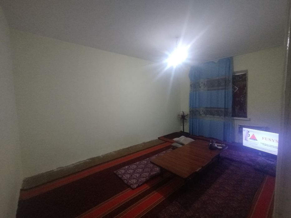 Uy sotiladi arzon narxda narxi kelishiladi