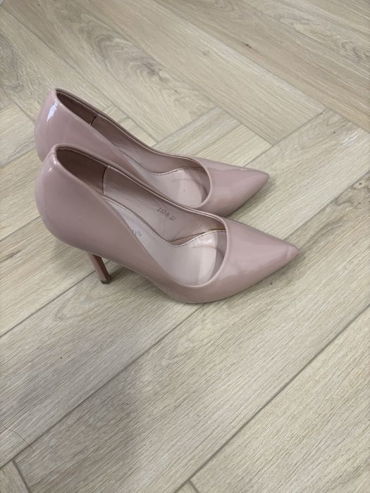 Продам женские туфли 37 рр