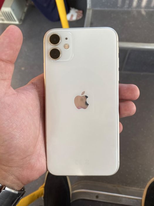 продаю iphone 11
