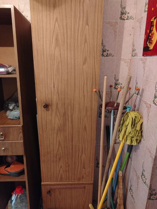 Столы, тумбочки,стенка, шкафы