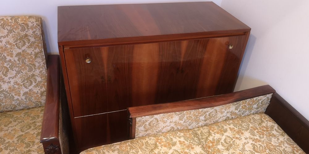 Donez mobilă, în stare bună.