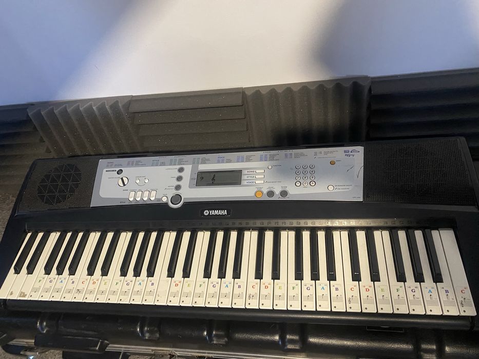 Lectii de instrumente, sala de repetitii, echipament de inchiriat !