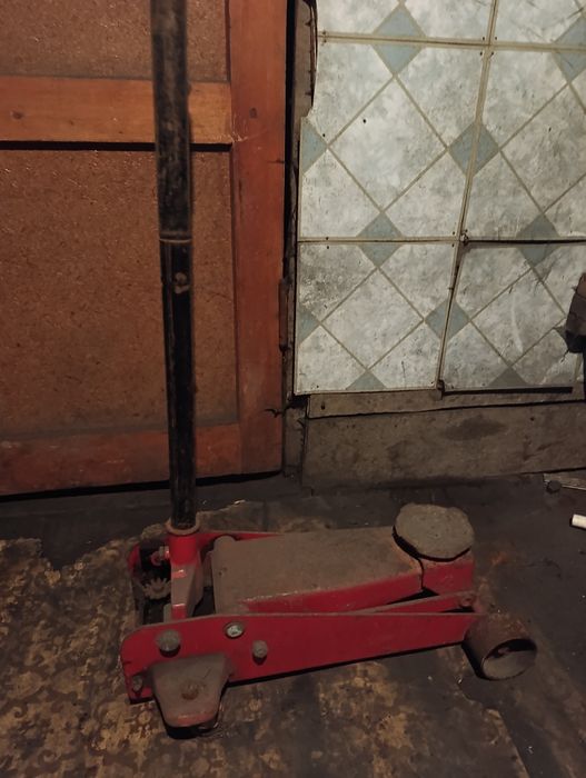 Продаю домкрат в хорошем состоянии