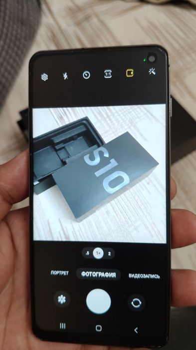 Продам смартфон Самсунг S10