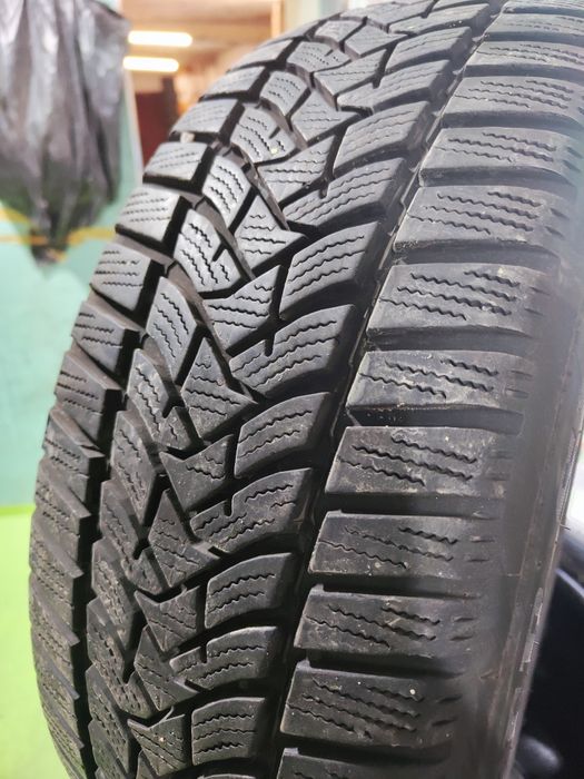 4 бр зимни 195/55/16 Dunlop
