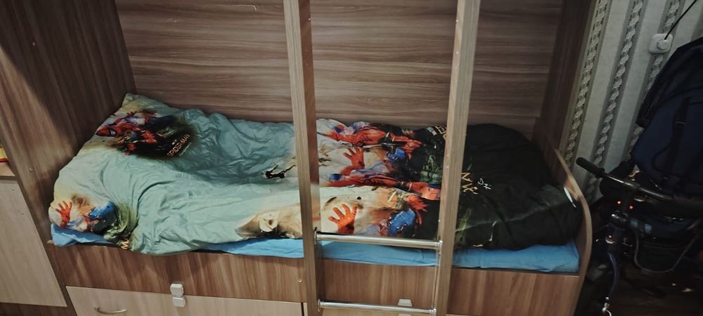 Двухъярусная кровать