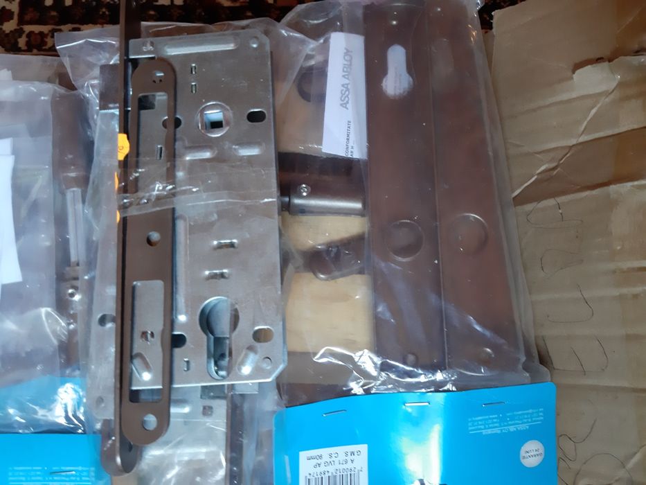 Butuc pentru yală,  broaște silduri cu mânere, balamale