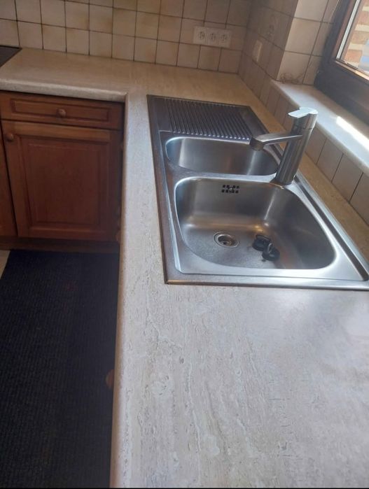 Ъглова дъбова кухня с уреди