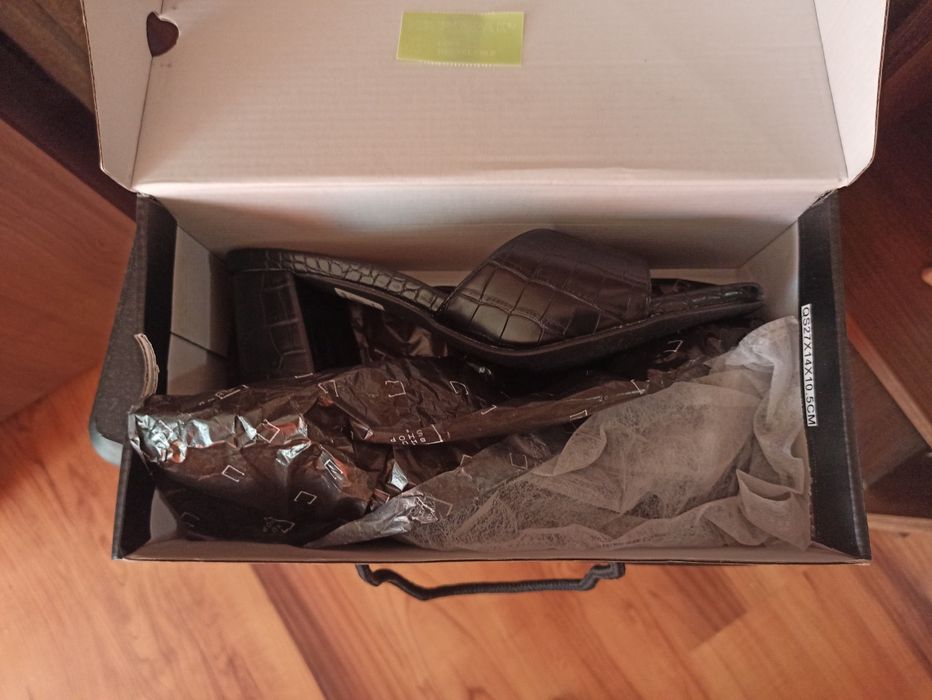 Нови дамски обувки/чехли 37/38