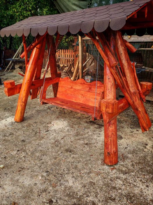 Vând leagăne , cuști de câini și mese cu bănci