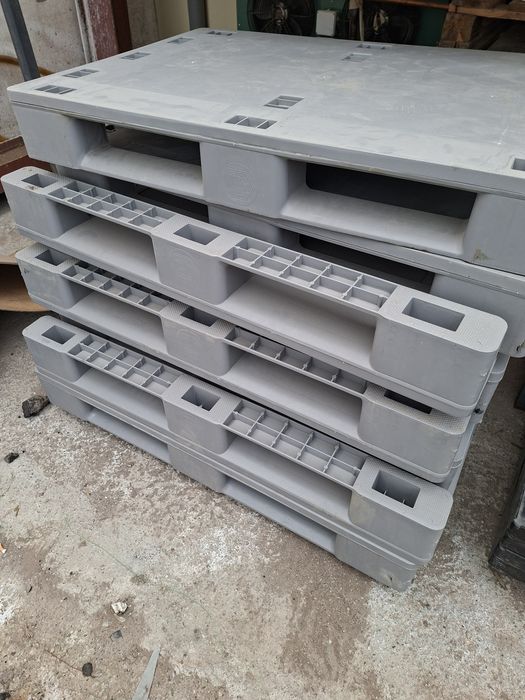 Продаются Евро поддоны Пластиковые 120*80