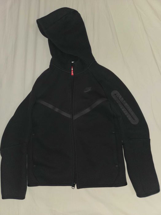 Продавам nike tech fleece