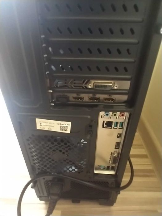 Настолен компютър с монитор BenQ GL2250HM, 21,5