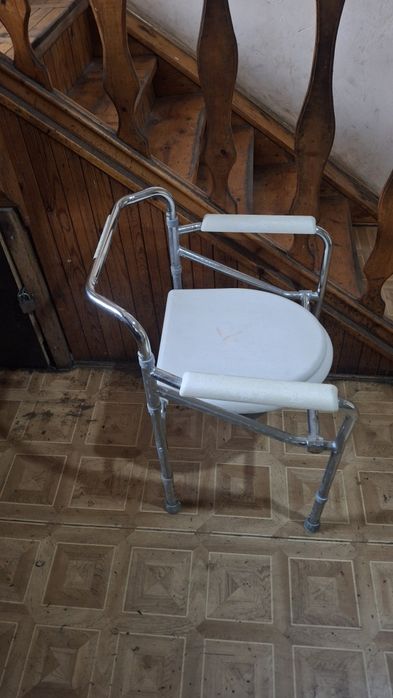 Санитарный.  стул