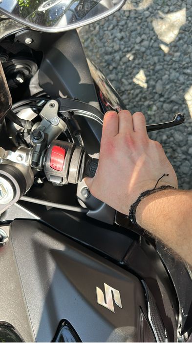 Vand  Suzuki gsxr k9 750 PRET FIX 6000 urgent