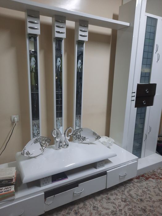 Офисная мебель и для гостинной