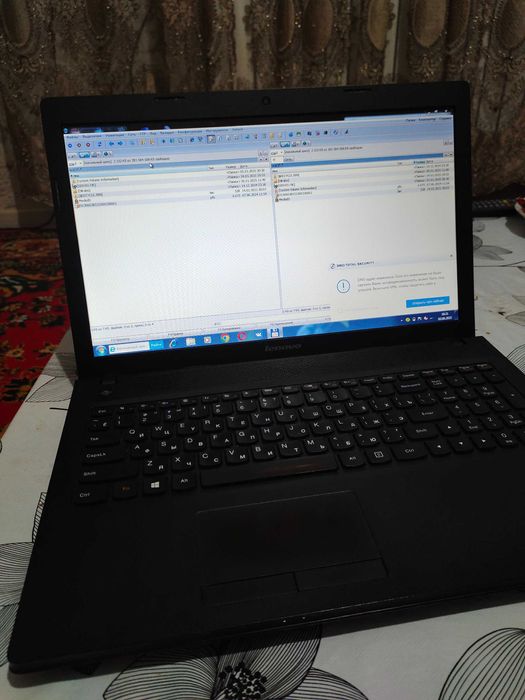 Eski versiyadagi Lenovo noutbuk