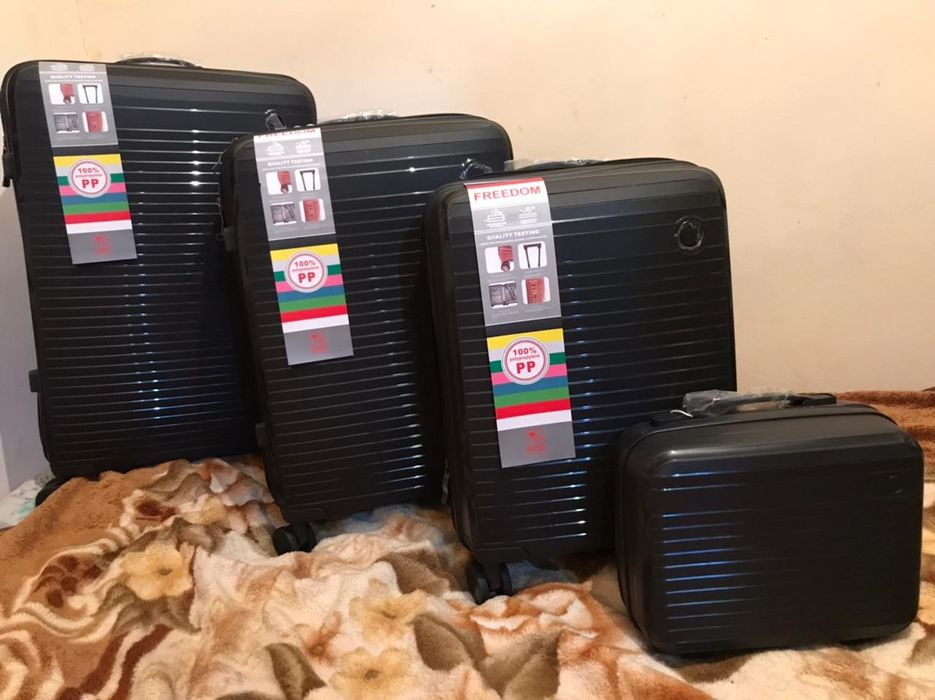 Продам чемоданы 2 шт.