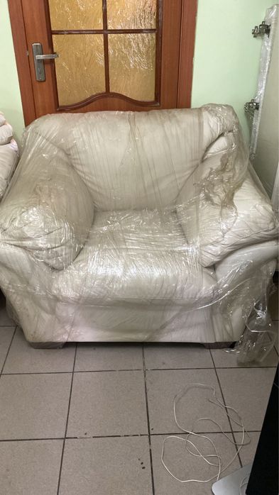 Продам кожанный диван 1,2,3