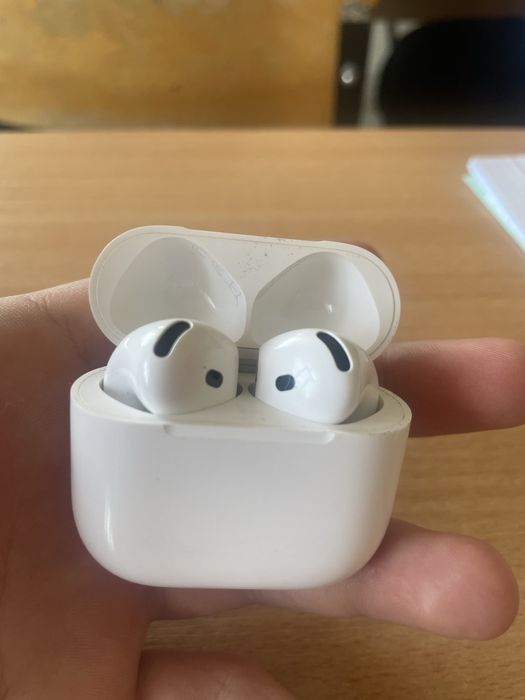 Продам AirPods 4 ANC