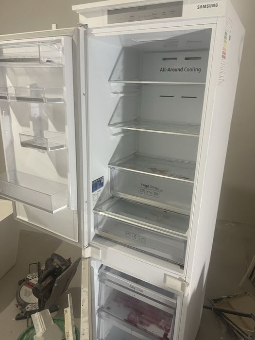 Продам встариваемый холодильник в хорошем состояний, рабочий. С морози