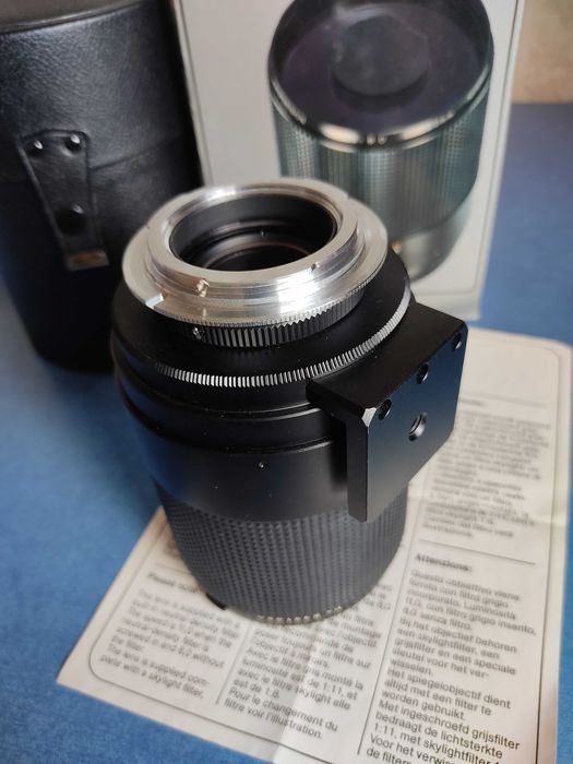 Обектив за фотоапарат в идеално състояние.