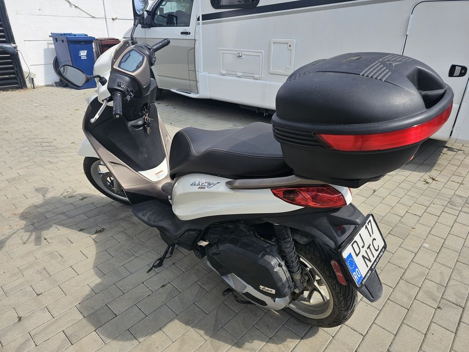 Scuter Piaggio Medley 125 cc, 15 cp, 2023 luna 12
