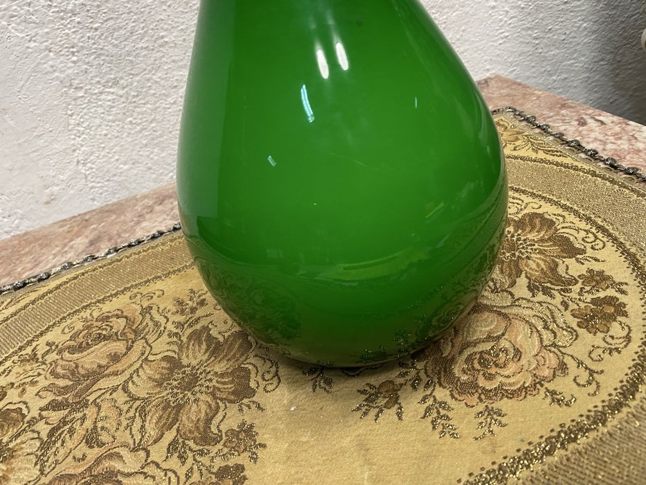Италианска ваза от разтопено стъкло опалин