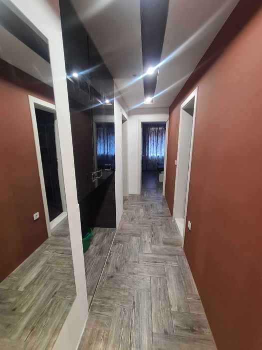 Продава се Тристаен апартамент в Хасково, Център - 110 кв.м за 1438 €/кв.м - Снимка #9