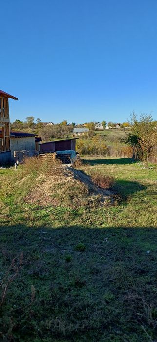 Vând teren la Sărbătoarea