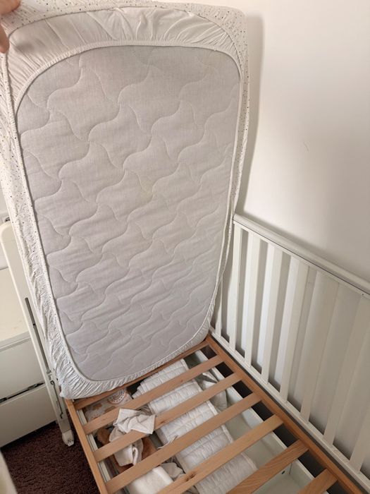 Patut Bebe Nido economic din lemn, cu roți