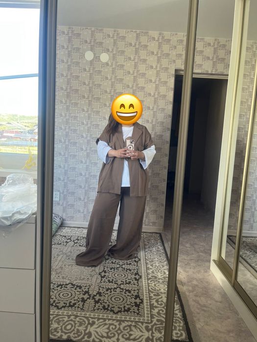 Продам женские костюмы