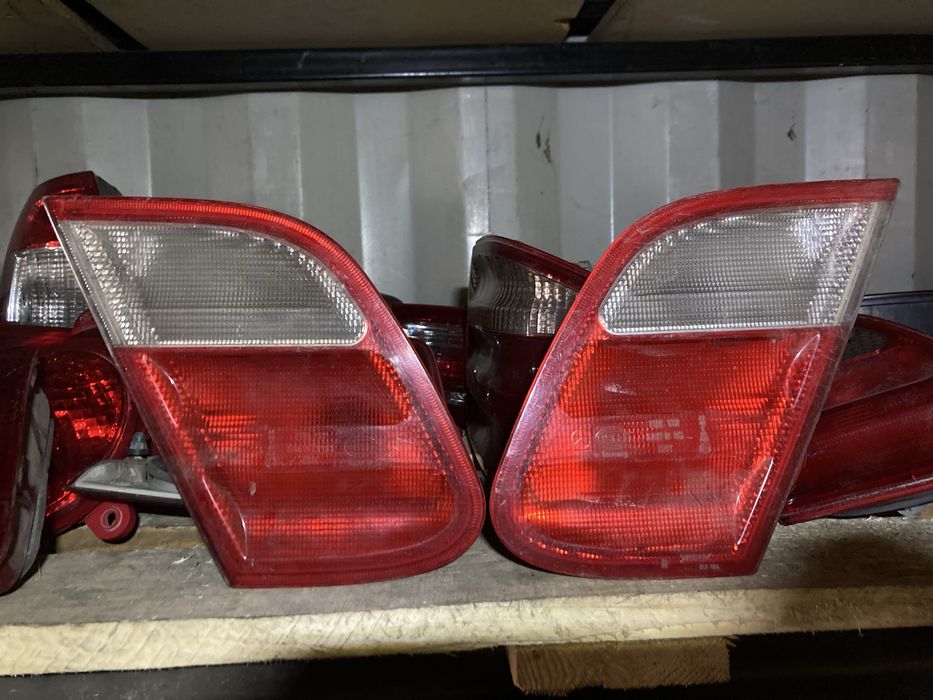 Задние фонари на крышку багажника Мерседес CLK W208 / Mercedes CLK