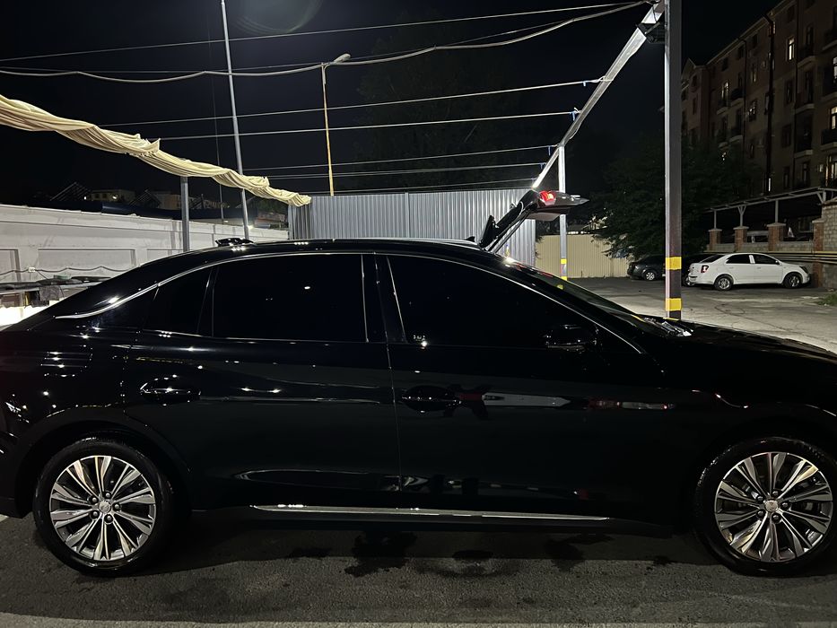 Hongqi  2024 — 3
