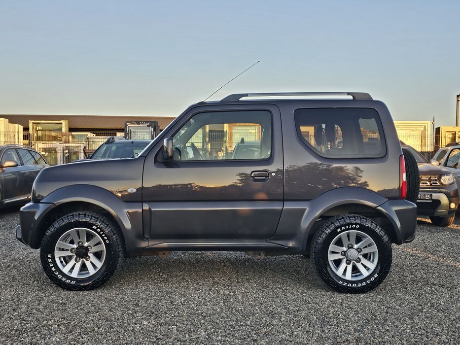 Suzuki JimnyStyle, 1.3 Benzina, 4x4    Piele  Pilot  Jante  Cârlig  Posibil Rate *