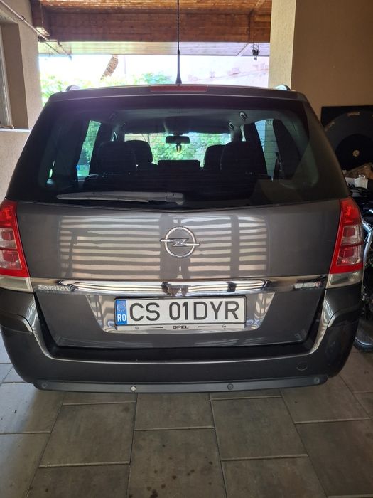 Vând Opel Zafira