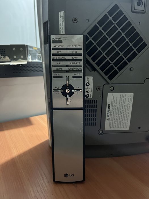 Продам Кинопроектор LG