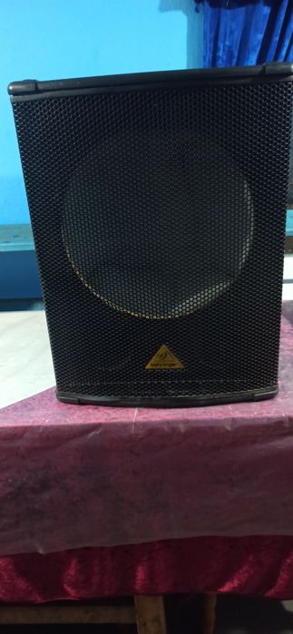 Vând carcasa subwoofer Behringer b1500d-pro