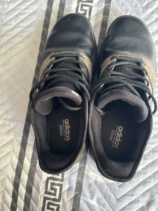 Обувки adidas 42